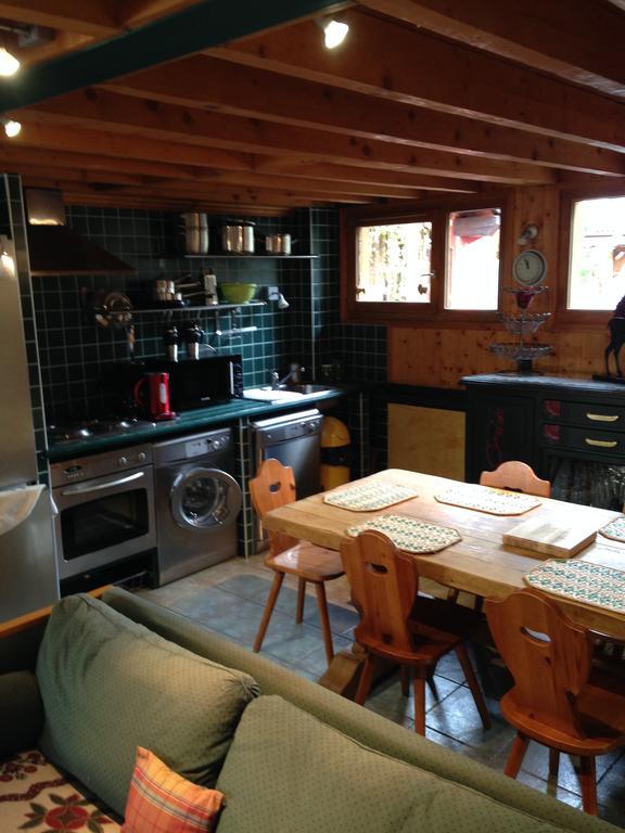 Les Nereides Studios Et Appartements Brides Les Bains מראה חיצוני תמונה